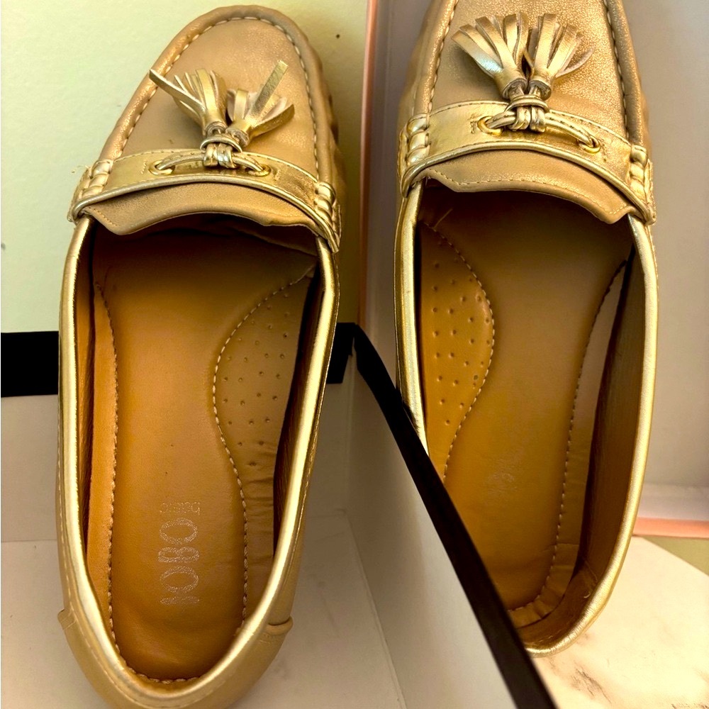 Metro 7 Shimmering Gold Moccasins with Tassel! 5.5